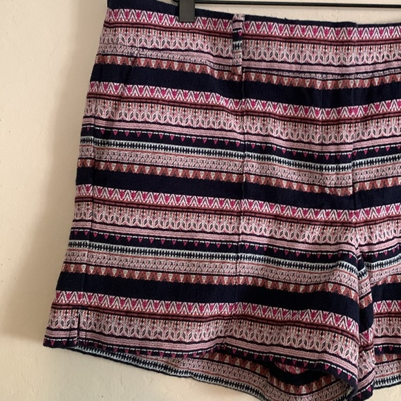 Ann Taylor Loft “The Riviera Short” In Textured Geo Pattern Size 14 - Picture 3 of 9